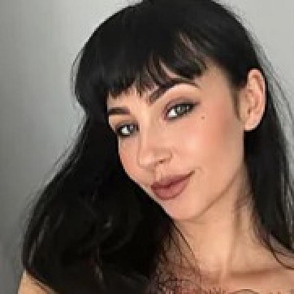 Margot Mills webcam