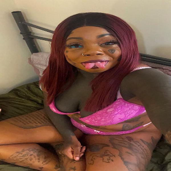 Tattooed Ebony webcam