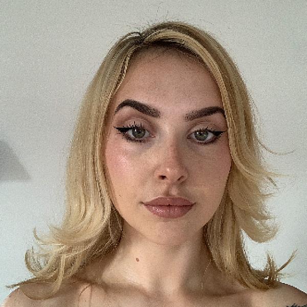 Lily Wolsley webcam