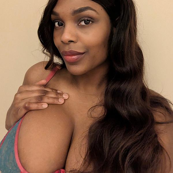 BRITISHEBONY_XOXO webcam