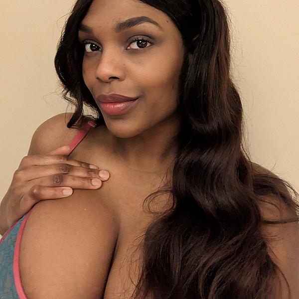 BRITISHEBONY_XOXO webcam