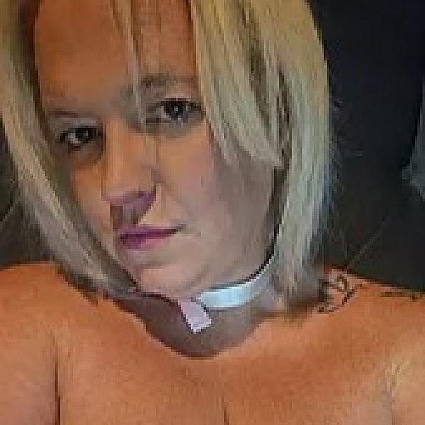 Big-and-Blonde webcam