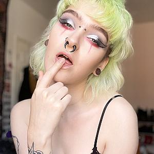 Rae Moon webcam