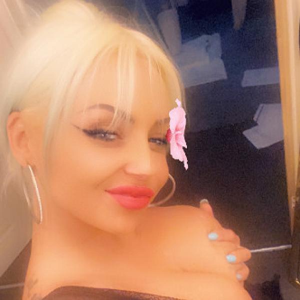 Roxy Fox webcam