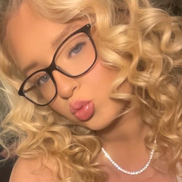 Caraelizabeth webcam