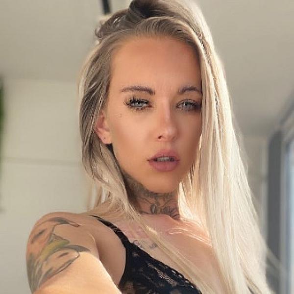 Lottie Harley webcam