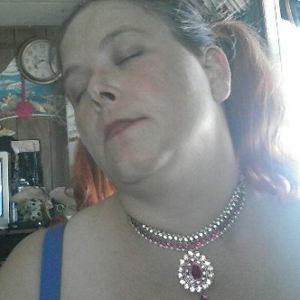 Chelle Lewis webcam