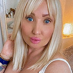 Karolina Bright webcam