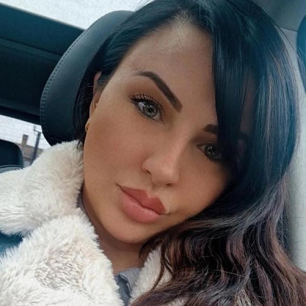 Larissa Stone webcam