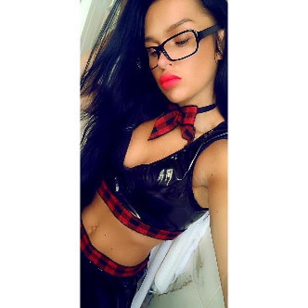 Hollie Louise webcam