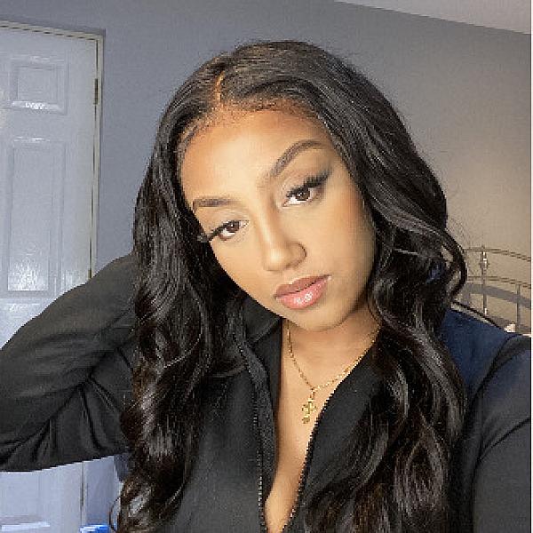 Melly Babe webcam