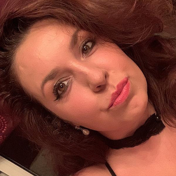 Curvy Isabella webcam