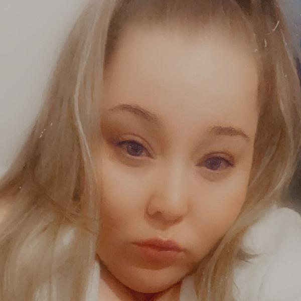 Curvy Leanne webcam
