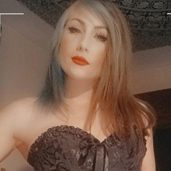 Aurora Wolfe webcam