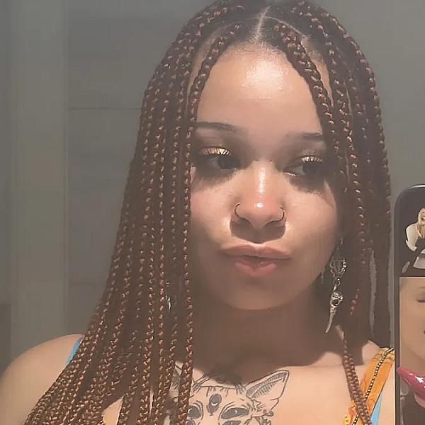 Roxy Nova webcam