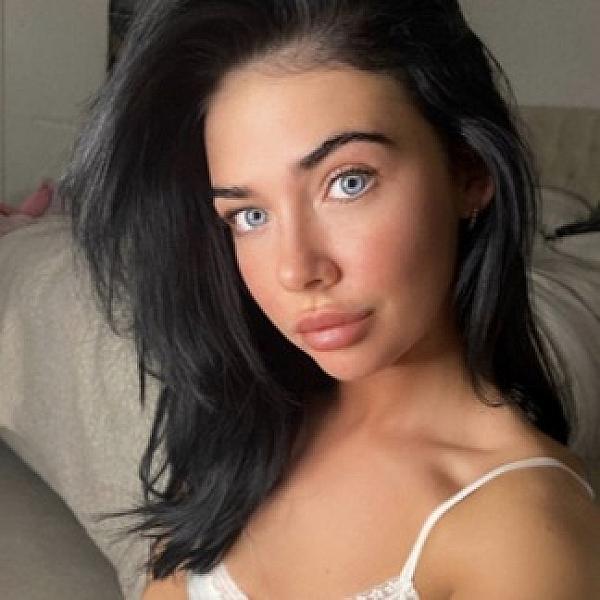 Anouska Blu webcam