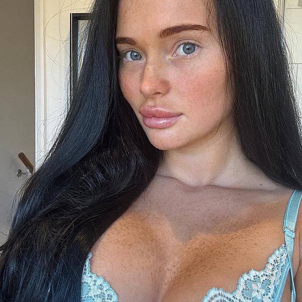Daniella Rose webcam