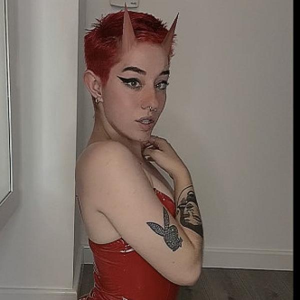 Effy Blud webcam