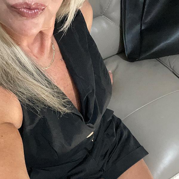 Elly49 webcam
