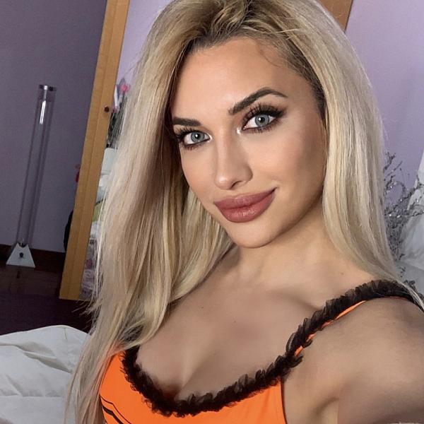 Erikka Heart webcam
