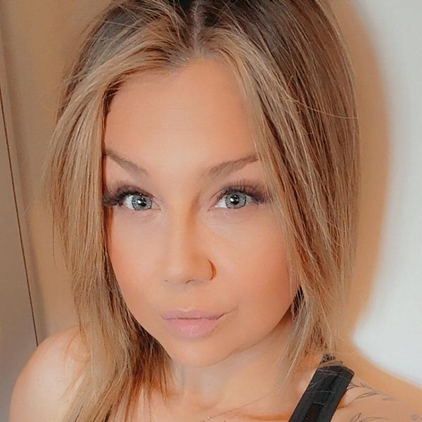 SmallTownGirl profile picture