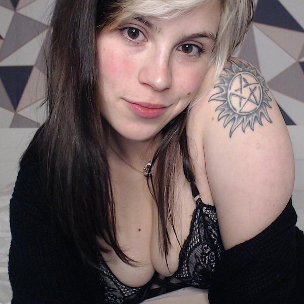 Ella Burton webcam