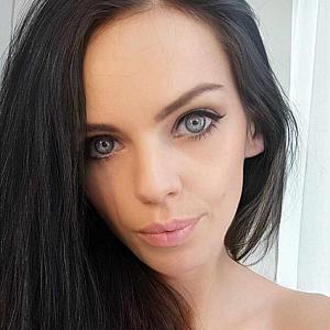 Cassie Lovely webcam