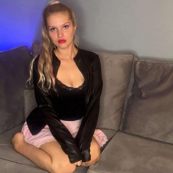 Blonde Princess Angel webcam