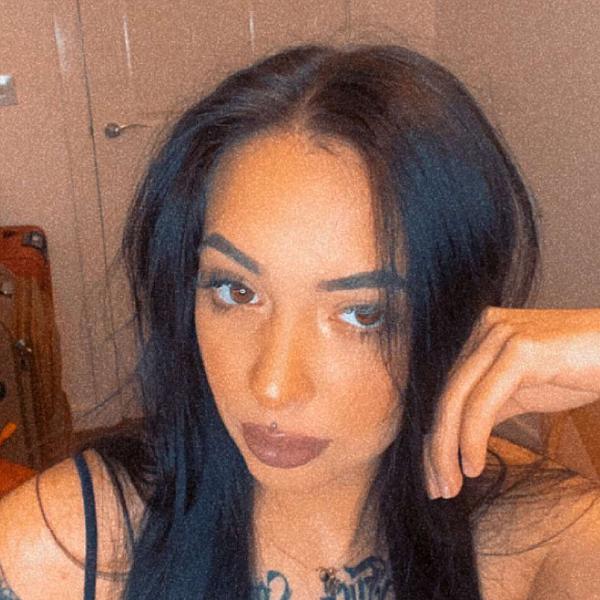 Rebecca Lewis webcam