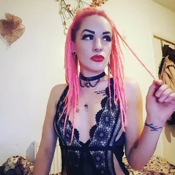 Lady Peach webcam