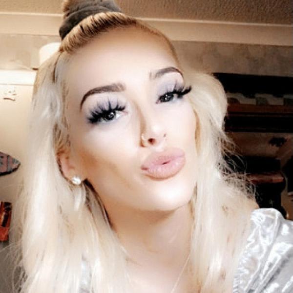 Lottie Love webcam