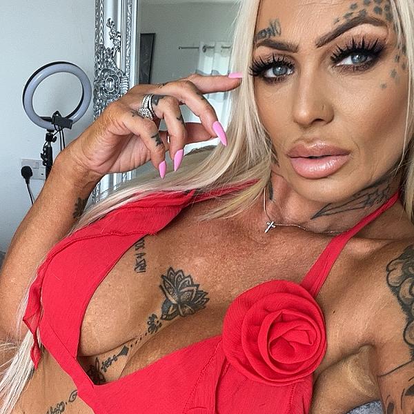 Toni Bee webcam