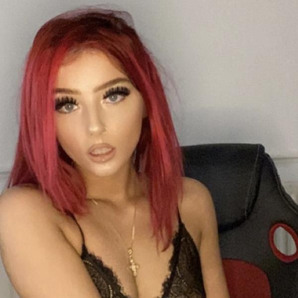 Ariella Jones webcam