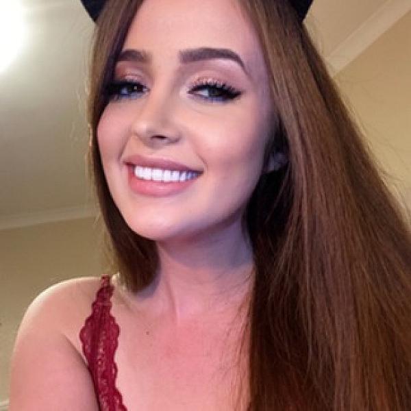 Charlotte Fox webcam