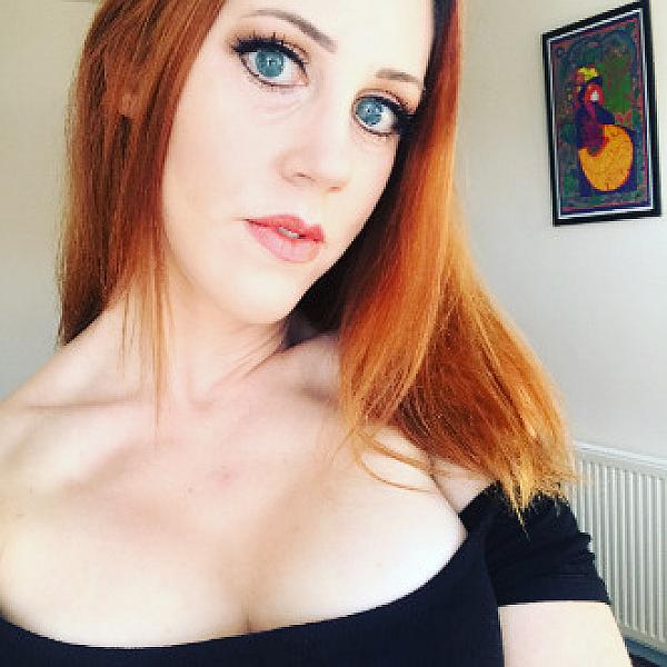 Amorina Davies webcam