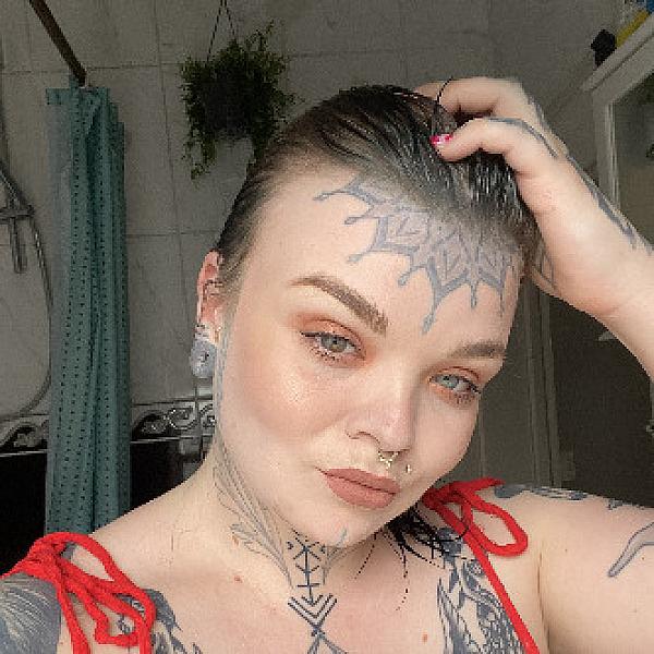 Charlotte Cain webcam