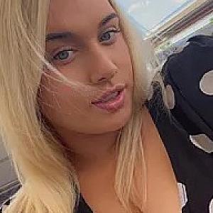 MelodyxxUK webcam