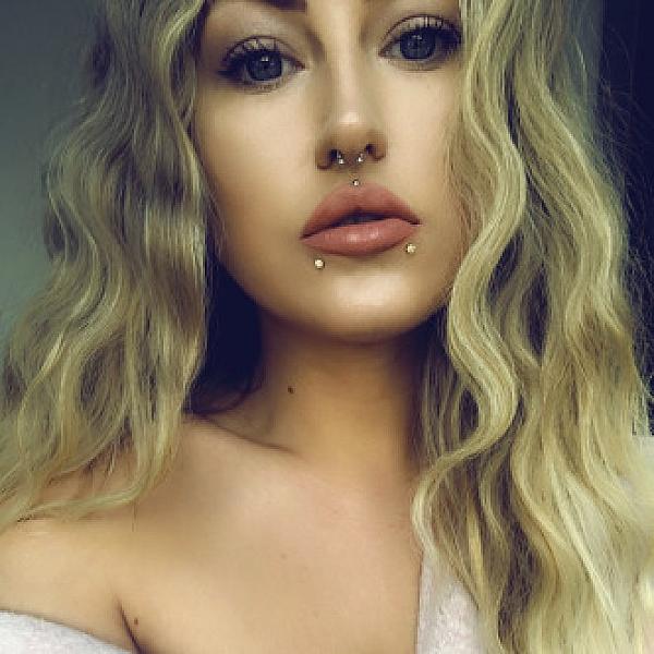 Tiff Escada webcam