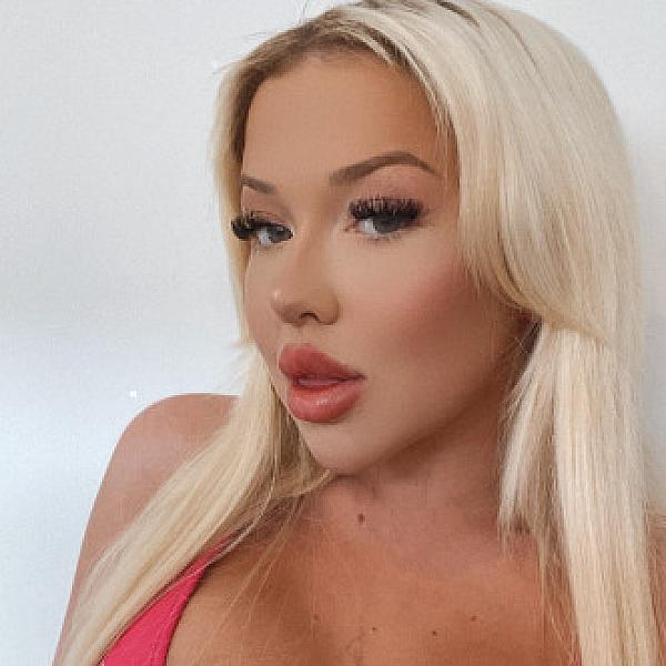 Erika Jaynee webcam
