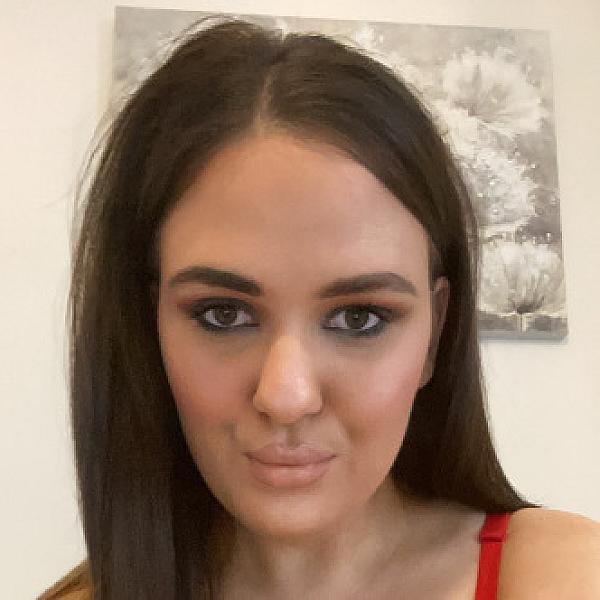 Lucy Cutex webcam