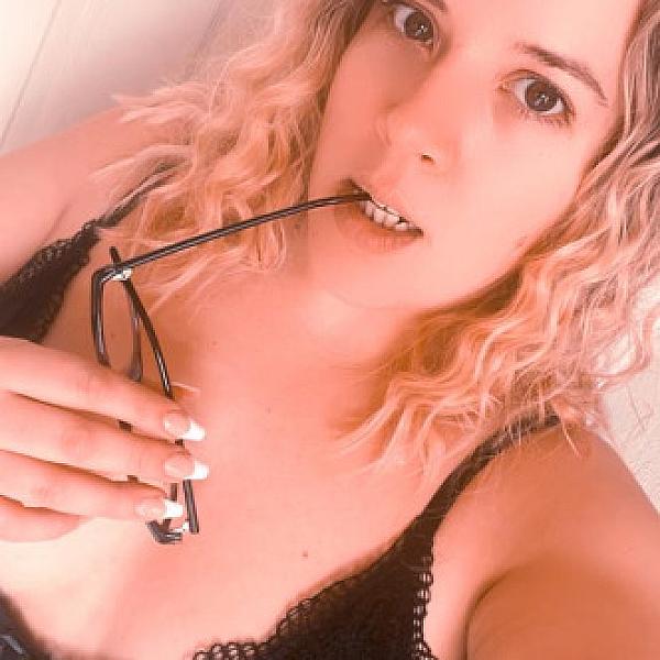 Louise Love webcam