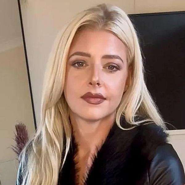 Malory Fox webcam