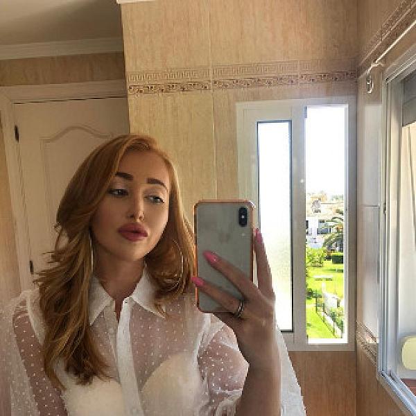 Playful Teen Belle webcam