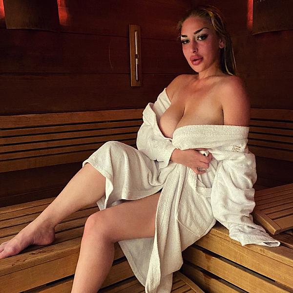 Francesca James webcam