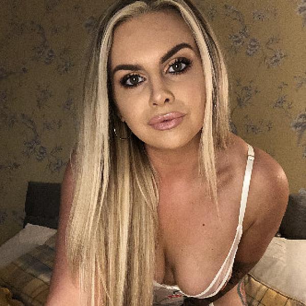 Miss Millie webcam