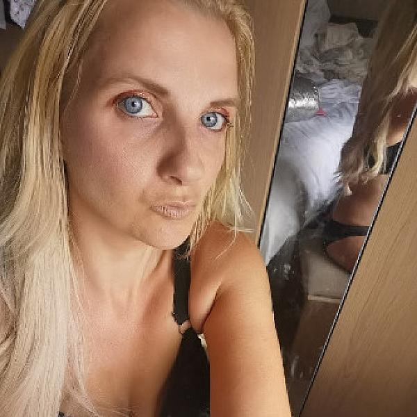 Lilblonde Honey webcam