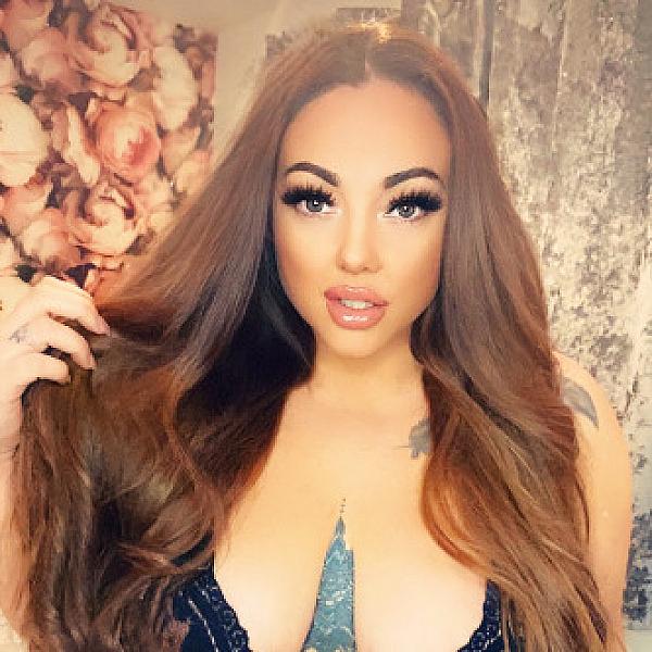 Kiki Milf webcam