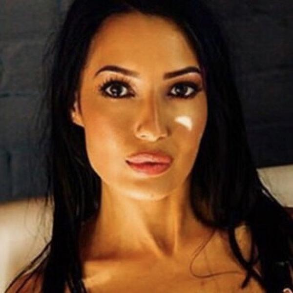 Bella Nicole webcam