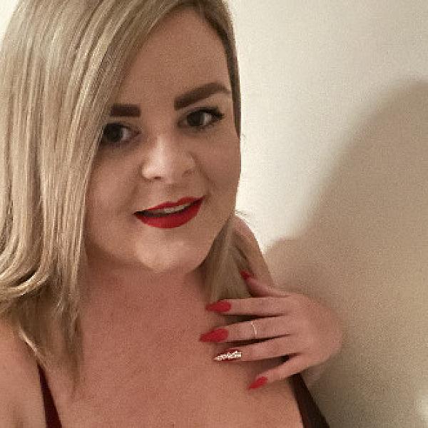 Busty Blonde webcam