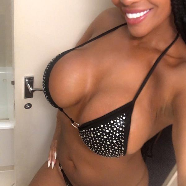Caramel Ebony webcam